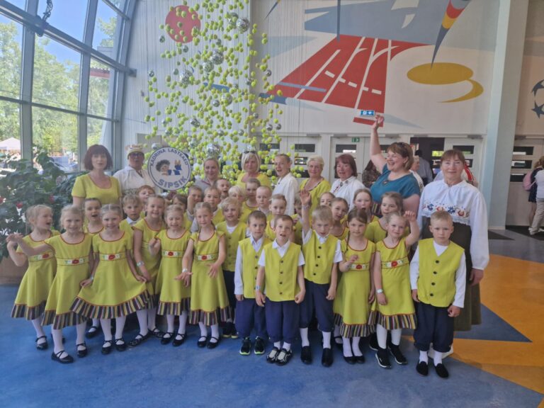 Sipsikud Virumaa tantsupeol